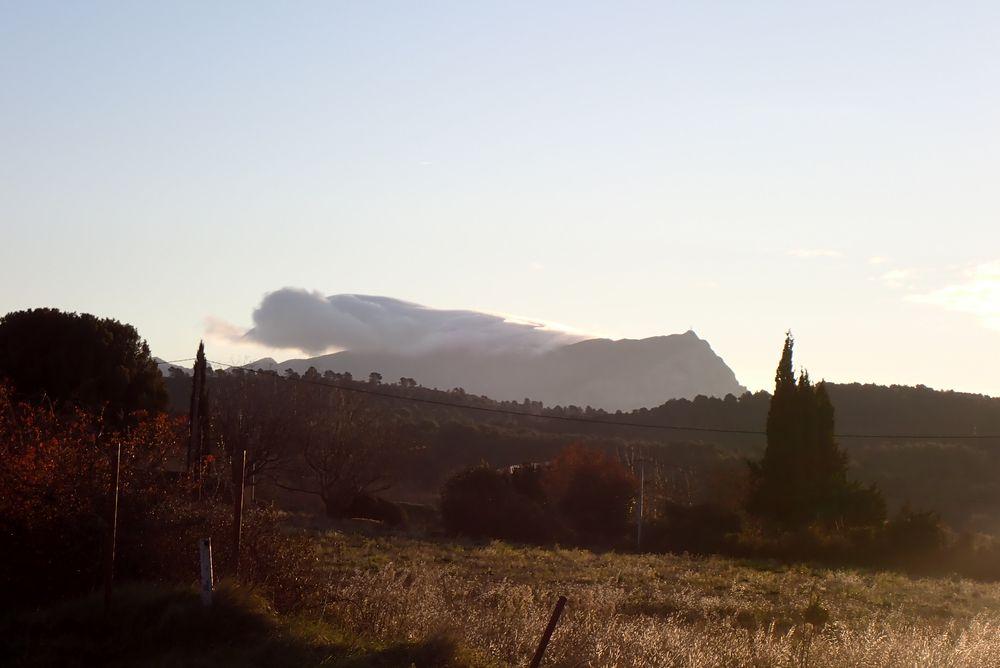 nuage appesanti sur Ste Victoire